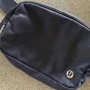 Lululemon Everywhere belt bag